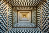 Geometrická iluze hloubky v minimalistickém stylu