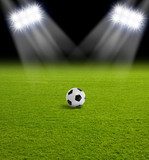 Noční atmosféra fotbalového stadionu