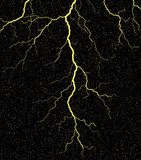 Záře elektrického blesku v noční temnotě